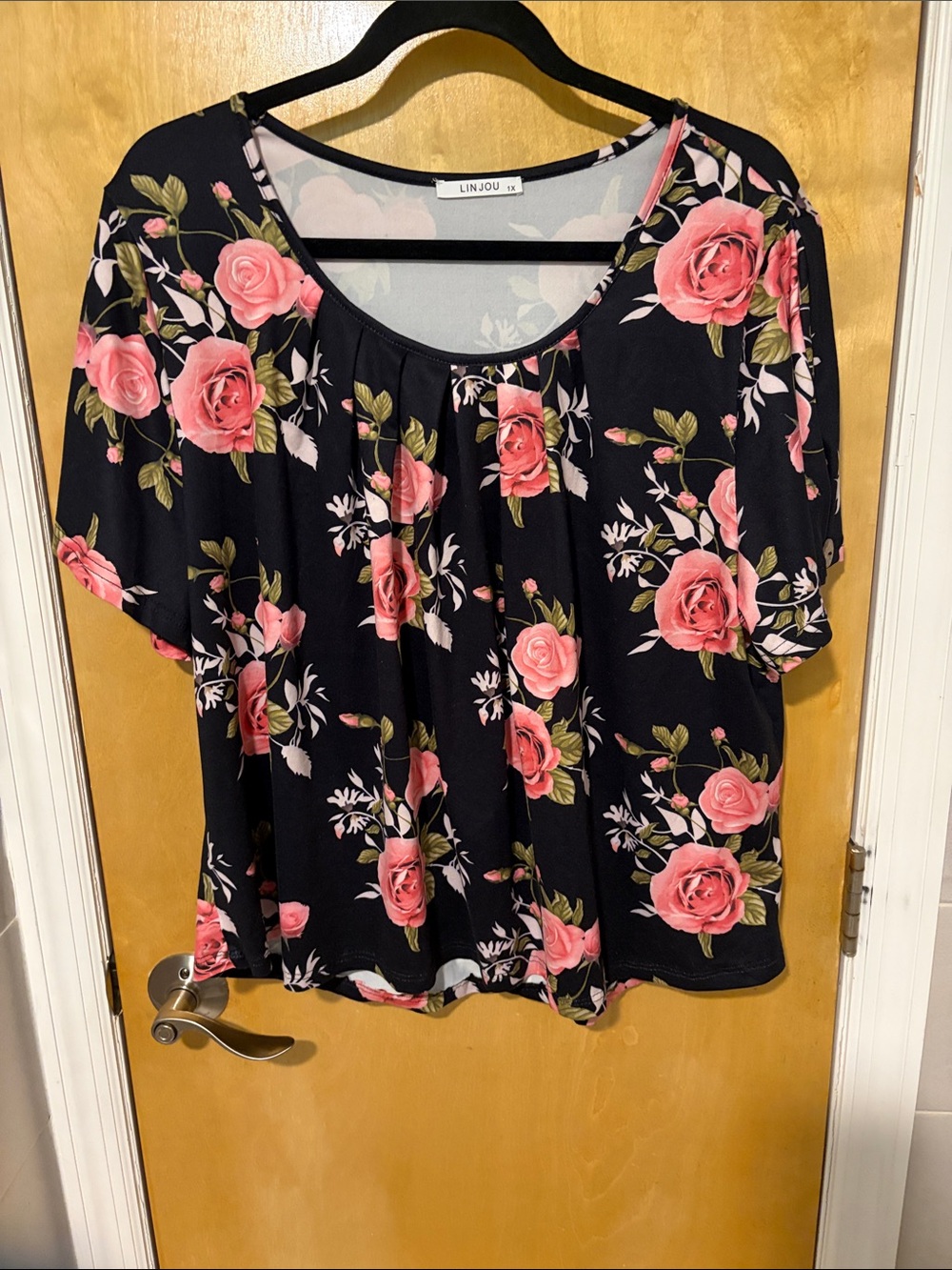 Black Floral Scoop Neck Women's Top - Pink Rose Print